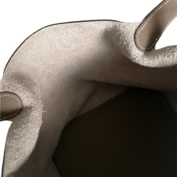 Elegant Brown Leather Tote Bag - Picture 10 of 13